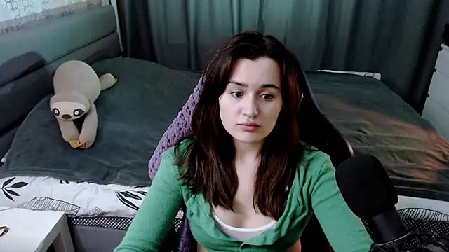 Snapshot of KiraYammy chatting on 03.07.25 KiraYammy online show from 03.07.25