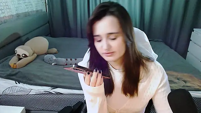 Snapshot of KiraYammy chatting on 03.17.25 KiraYammy online show from 03.17.25