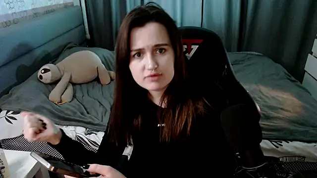 Snapshot of KiraYammy chatting on 03.21.25 KiraYammy online show from 03.21.25