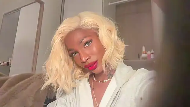 Snapshot of _lizsamantha chatting on 12.16.25 lizsamantha online show from 12.16.25