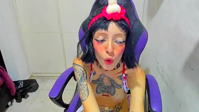 Snapshot of barbara_anal_squirt_ chatting on 01.28.25 barbara anal squirt online show from 01.28.25