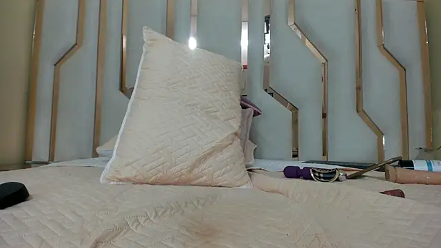 TifanyChill online show from 01.14.25