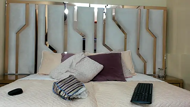 TifanyChill online show from 01.15.25