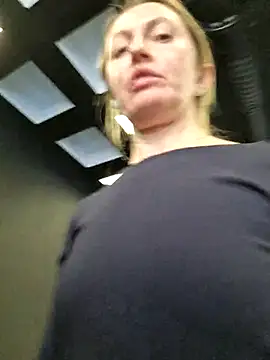 Miss    Mia  online show from 11.24.25