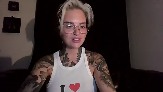 Snapshot of Rubyrichhxo chatting on 10.18.25 Rubyrichhxo online show from 10.18.25
