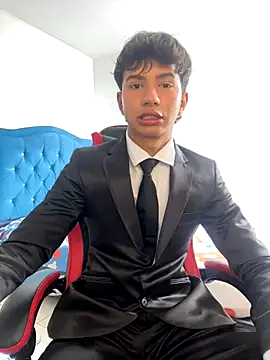 Leonarrrd 01 online show from 11.05.25