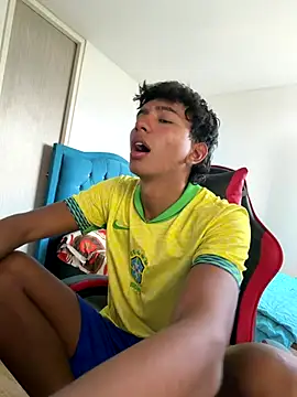 Leonarrrd 01 online show from 11.29.25