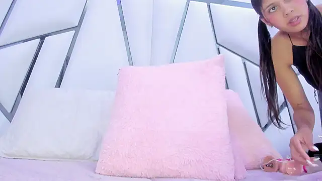  aurora18  online show from 01.22.25