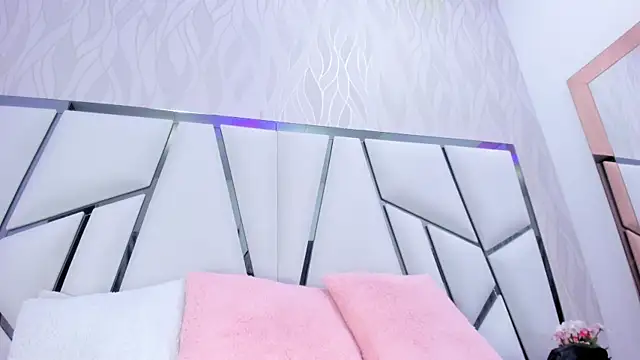  aurora18  online show from 01.24.25