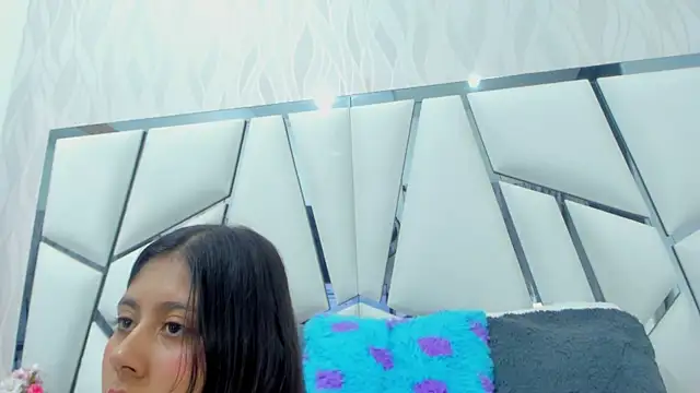  aurora18  online show from 03.22.25