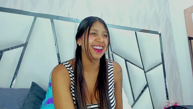  aurora18  online show from 03.23.25