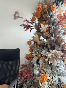 Snapshot of ValerieHilton chatting on 12.14.24 ValerieHilton online show from 12.14.24