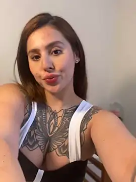 Snapshot of ValerieHilton chatting on 03.20.25 ValerieHilton online show from 03.20.25