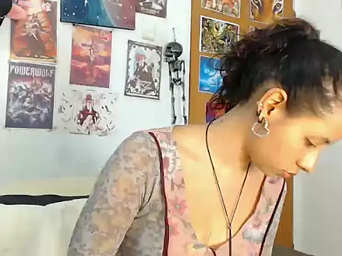 kiaraleono1302 online show from 12.16.25