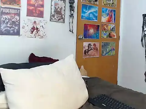 kiaraleono1302 online show from 12.22.25