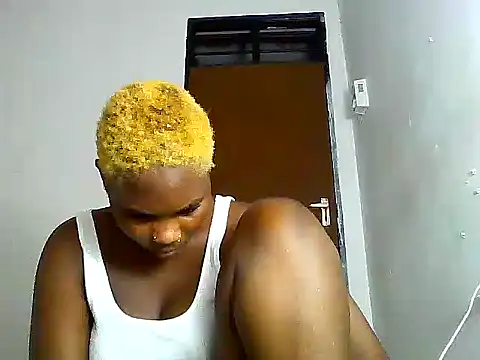 Snapshot of SexyKimberly23 chatting on 10.28.25 SexyKimberly23 online show from 10.28.25