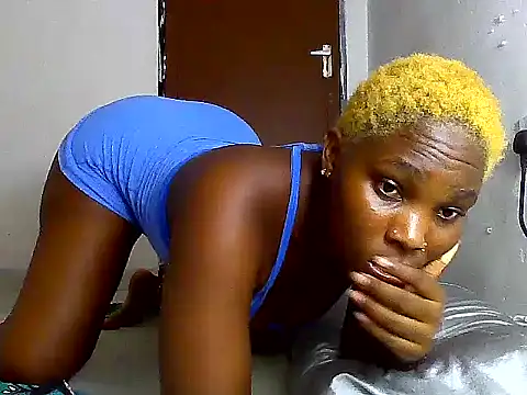 Snapshot of SexyKimberly23 chatting on 10.30.25 SexyKimberly23 online show from 10.30.25