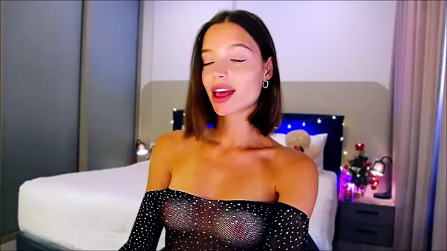 wow Mia online show from 12.30.24