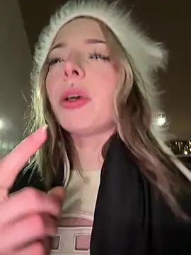 LoraaDoll online show from 12.17.25