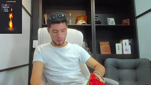 EdwardRoss  online show from 03.18.25