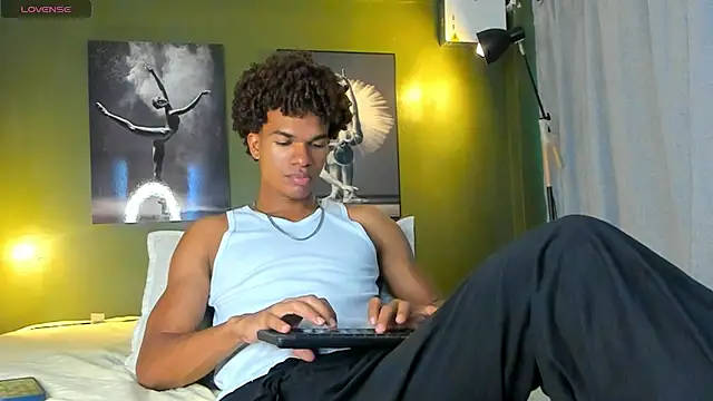 Snapshot of bigxx0 chatting on 12.15.24 bigxx0 online show from 12.15.24