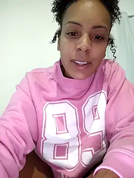 Snapshot of Julia_Pretinha chatting on 01.04.25 Julia Pretinha online show from 01.04.25