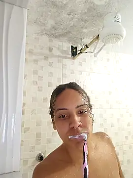 Snapshot of Julia_Pretinha chatting on 10.04.25 Julia Pretinha online show from 10.04.25