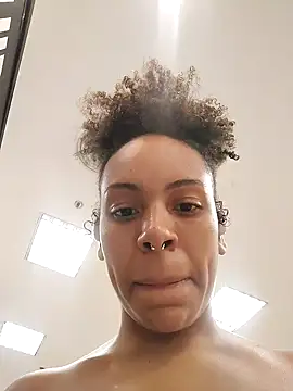 Snapshot of Julia_Pretinha chatting on 10.10.25 Julia Pretinha online show from 10.10.25