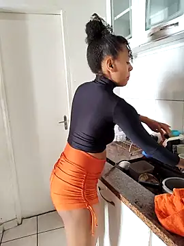 Snapshot of Julia_Pretinha chatting on 10.22.25 Julia Pretinha online show from 10.22.25