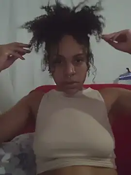 Snapshot of Julia_Pretinha chatting on 10.27.25 Julia Pretinha online show from 10.27.25