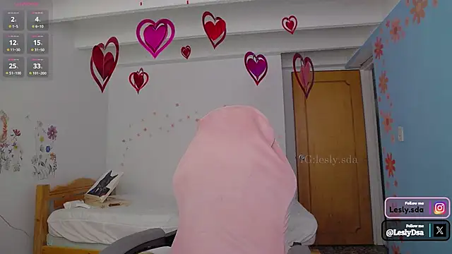 leslyyu online show from 02.12.25