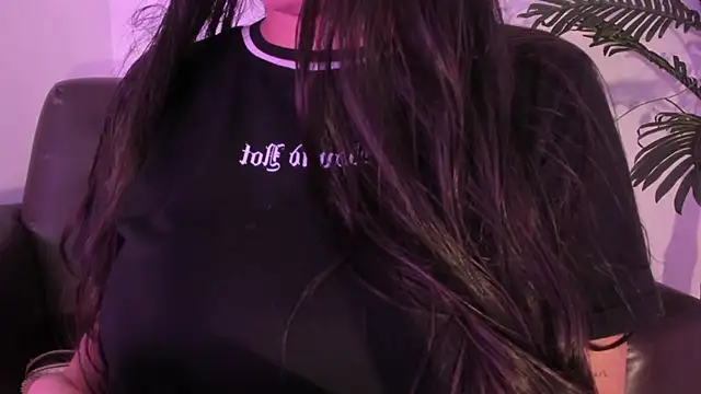 Miia Thompsonn online show from 02.22.25