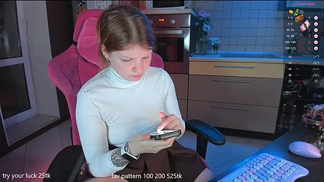 Snapshot of lil_lia chatting on 12.02.24 lil lia online show from 12.02.24