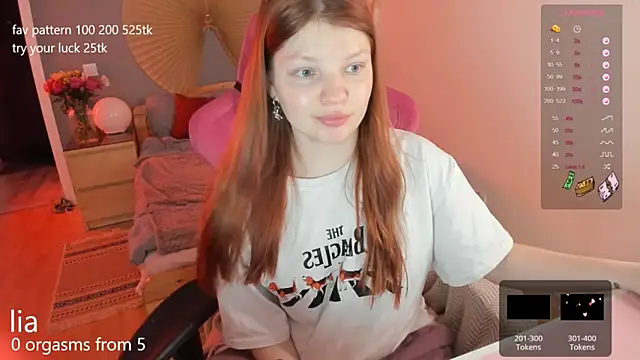 Snapshot of lil_lia chatting on 03.10.25 lil lia online show from 03.10.25