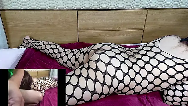 Snapshot of mini_69 chatting on 11.15.25 mini 69 online show from 11.15.25