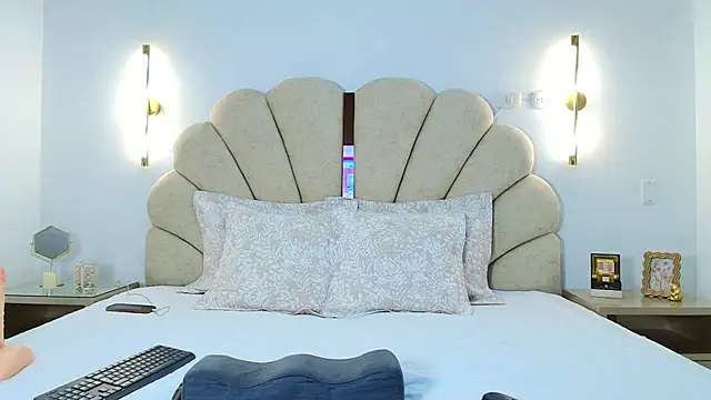 Snapshot of Meghanparker1 chatting on 11.26.25 Meghanparker1 online show from 11.26.25