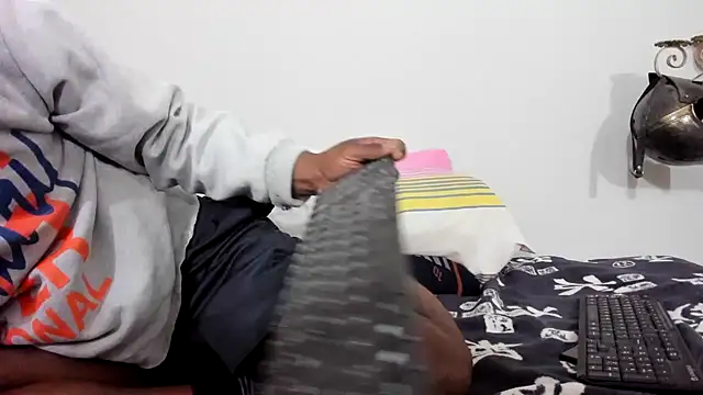 AlejoKhalifa  online show from 02.26.25