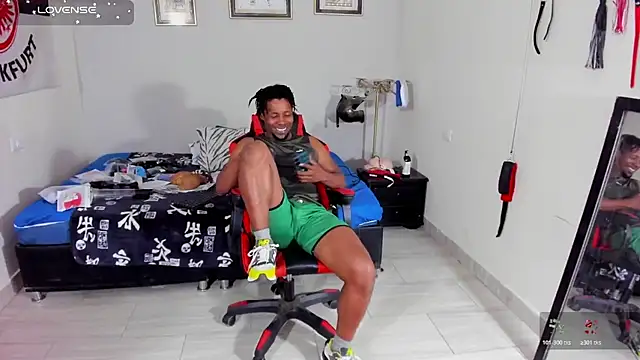 AlejoKhalifa  online show from 11.22.25