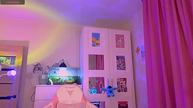 Britney Lynch online show from 11.28.25