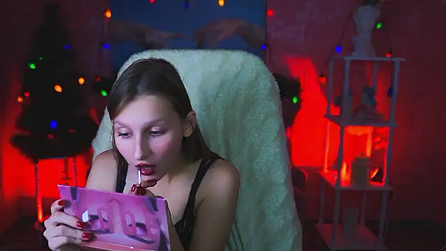 Snapshot of EllaHorton chatting on 12.05.24 EllaHorton online show from 12.05.24