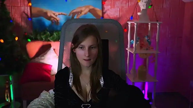 Snapshot of EllaHorton chatting on 01.03.25 EllaHorton online show from 01.03.25