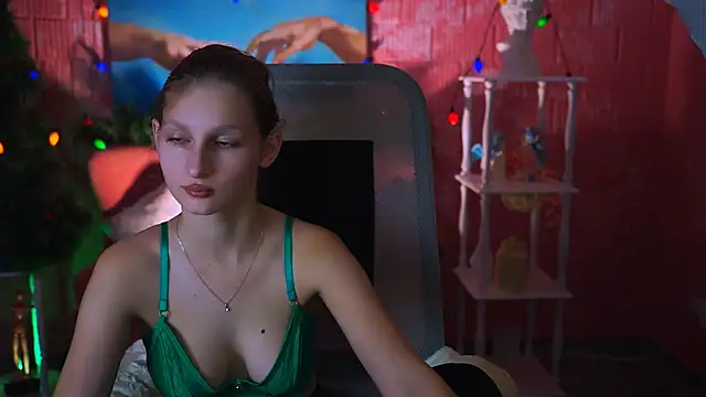 Snapshot of EllaHorton chatting on 01.04.25 EllaHorton online show from 01.04.25