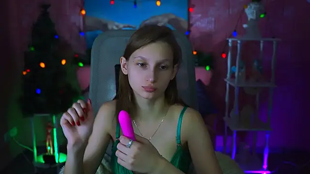 Snapshot of EllaHorton chatting on 01.07.25 EllaHorton online show from 01.07.25