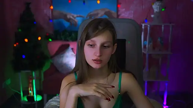 Snapshot of EllaHorton chatting on 01.07.25 EllaHorton online show from 01.07.25