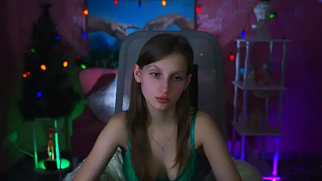 Snapshot of EllaHorton chatting on 01.07.25 EllaHorton online show from 01.07.25