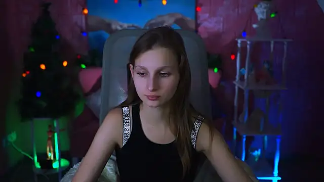 Snapshot of EllaHorton chatting on 01.10.25 EllaHorton online show from 01.10.25