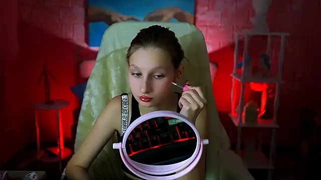 Snapshot of EllaHorton chatting on 01.27.25 EllaHorton online show from 01.27.25