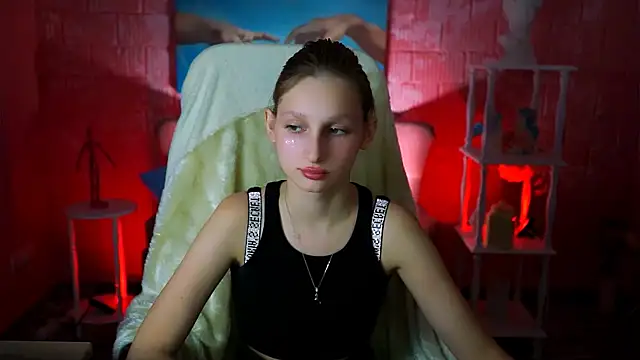 Snapshot of EllaHorton chatting on 01.27.25 EllaHorton online show from 01.27.25