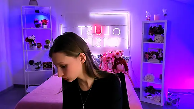 Snapshot of EllaHorton chatting on 01.29.25 EllaHorton online show from 01.29.25