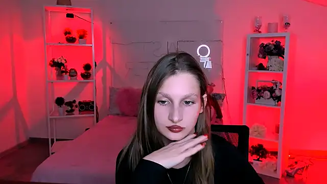 Snapshot of EllaHorton chatting on 01.29.25 EllaHorton online show from 01.29.25